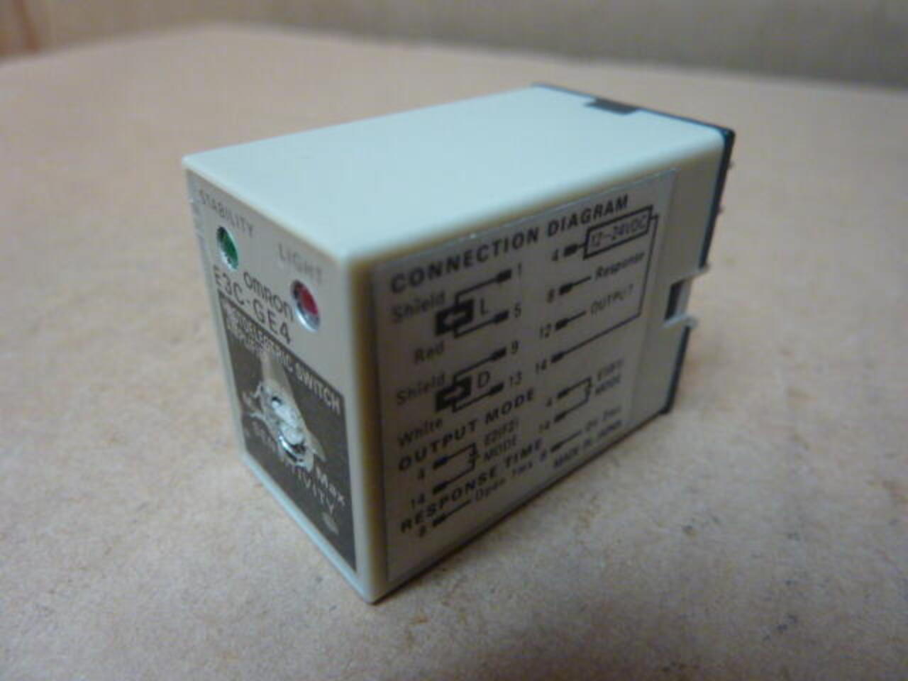 1PC NEW IN BOX Omron Photoelectric Switch E3C-GE4 12-24VDC 