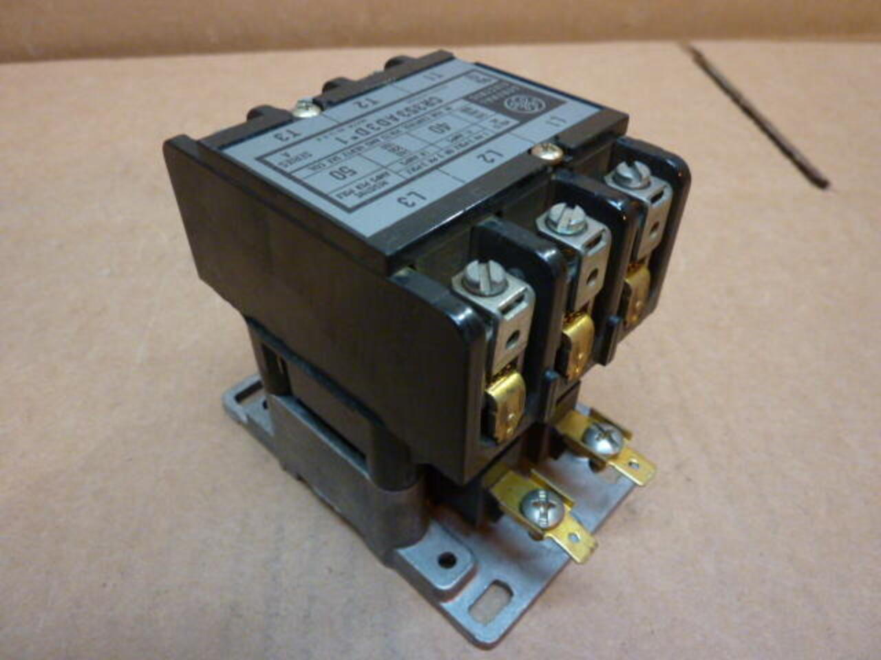 GE GENERAL ELECTRIC CONTACTOR CR353AD3D*1 SER A 1 OR 3 PHASE 2 OR 3 POLE 600 V 