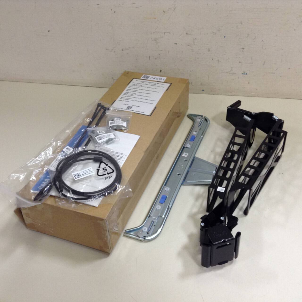NEW DELL 2U Cable Management Arm Kit 0M770R 