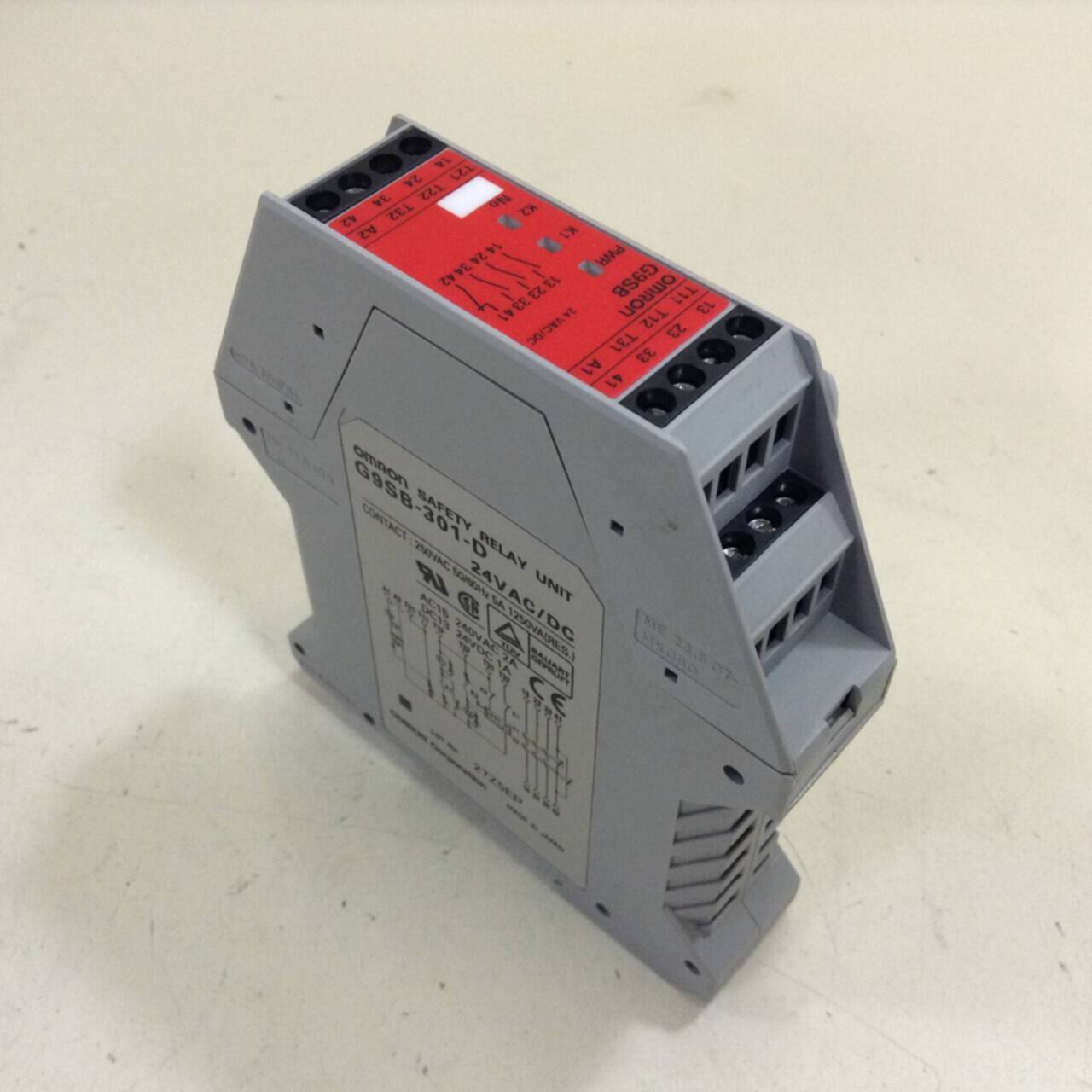 Omron G9SB-301-D Safety Relay Unit 24 VAC/DC USED 
